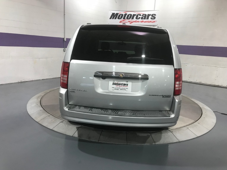 Used-2009-Chrysler-Town-and-Country-Touring