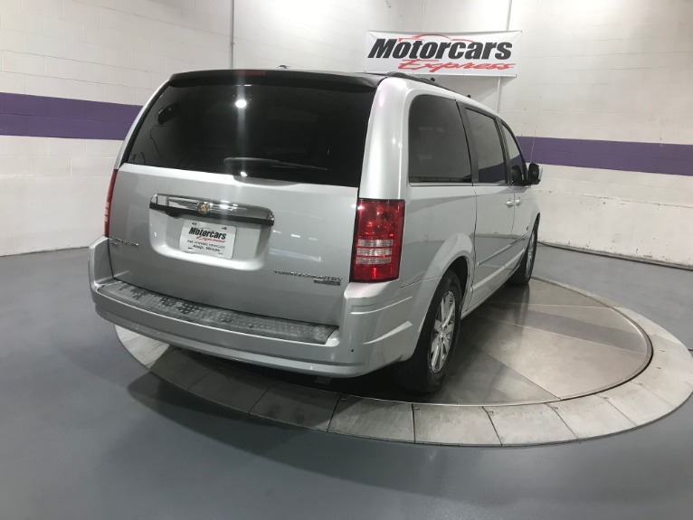Used-2009-Chrysler-Town-and-Country-Touring