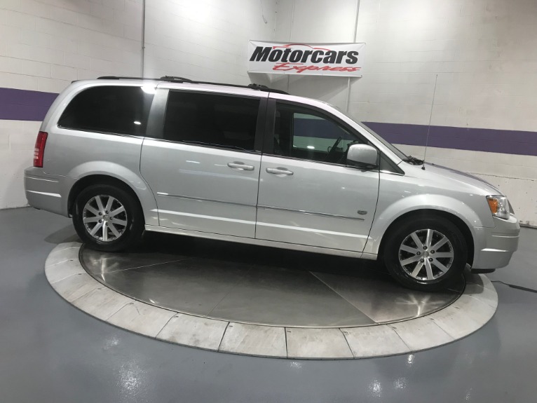 Used-2009-Chrysler-Town-and-Country-Touring
