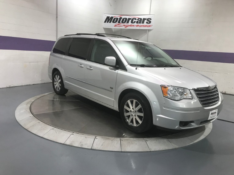 Used-2009-Chrysler-Town-and-Country-Touring