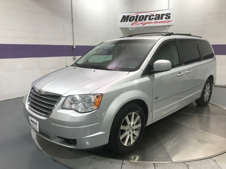 Used-2009-Chrysler-Town-and-Country-Touring