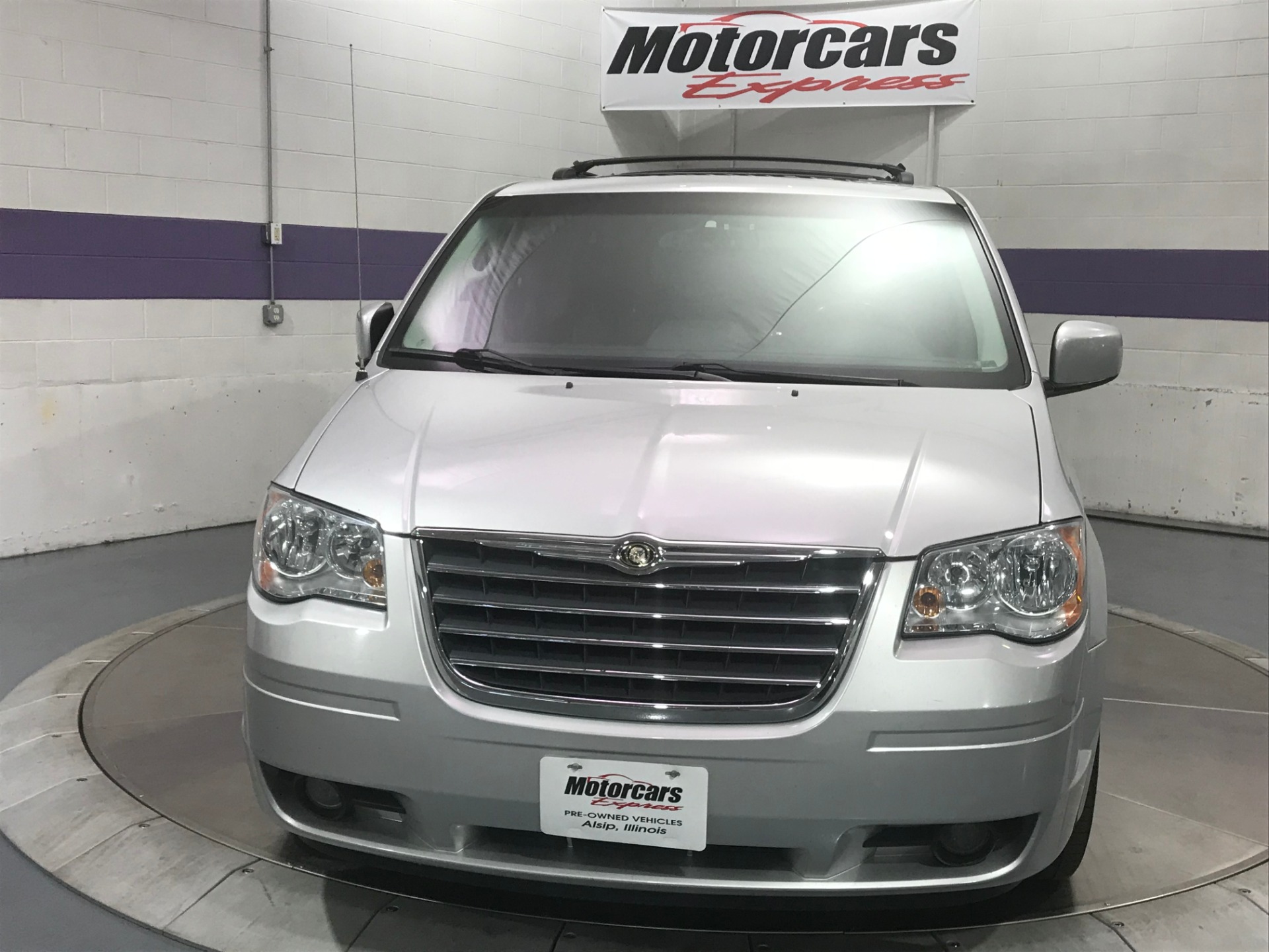 Used-2009-Chrysler-Town-and-Country-Touring