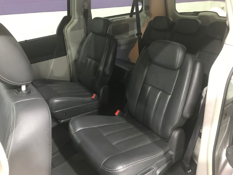 Used-2009-Chrysler-Town-and-Country-Touring
