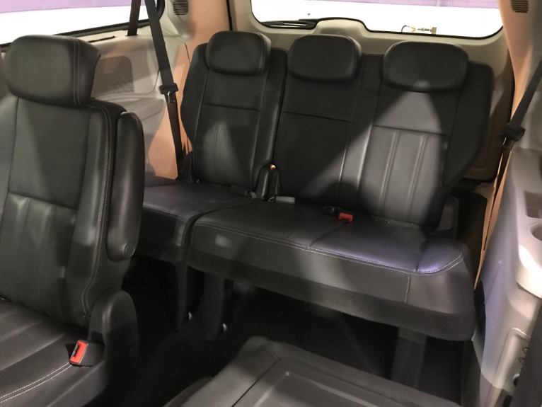 Used-2009-Chrysler-Town-and-Country-Touring