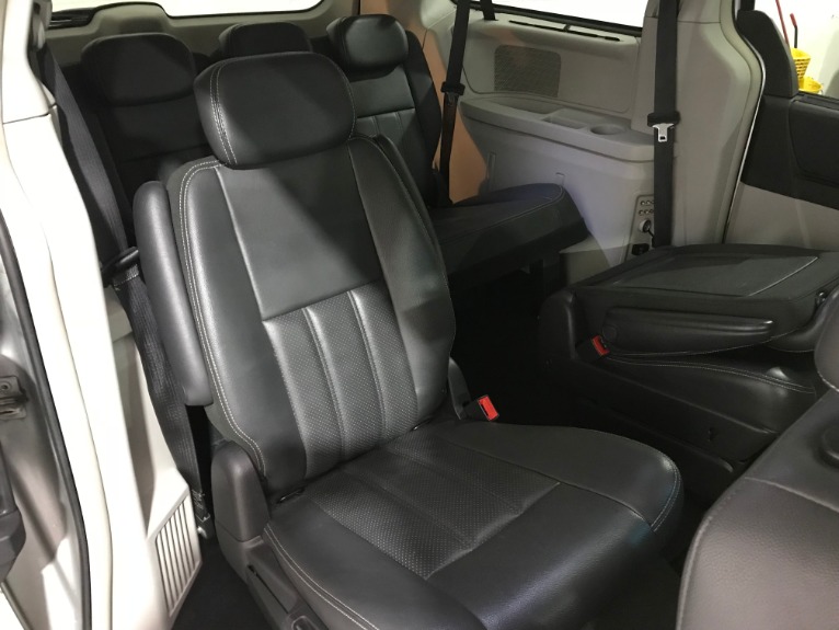 Used-2009-Chrysler-Town-and-Country-Touring