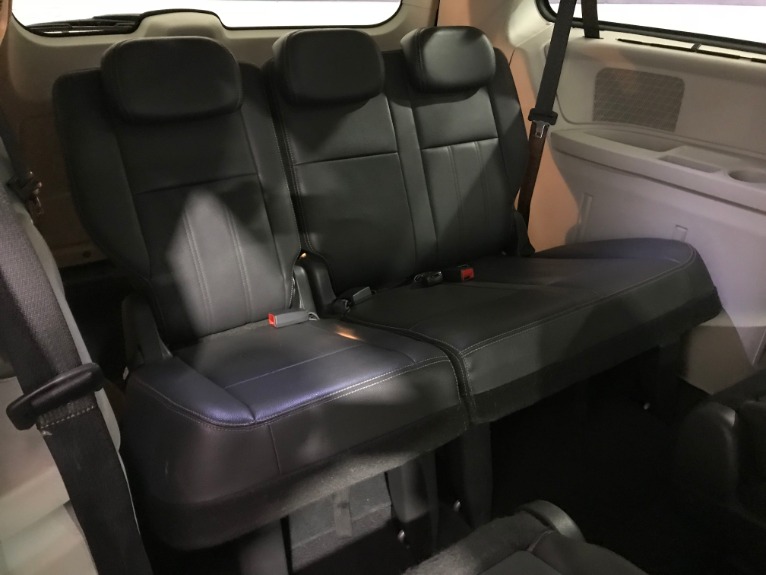 Used-2009-Chrysler-Town-and-Country-Touring