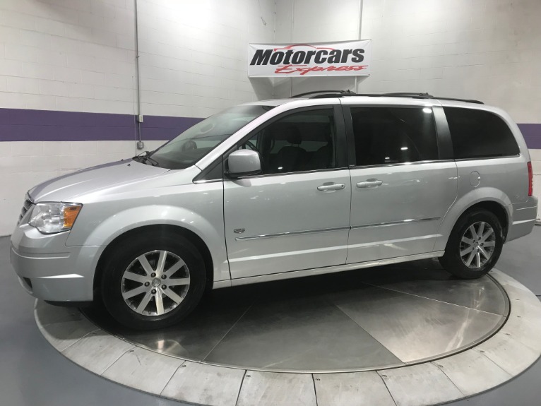 Used-2009-Chrysler-Town-and-Country-Touring