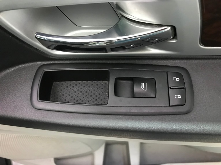Used-2009-Chrysler-Town-and-Country-Touring