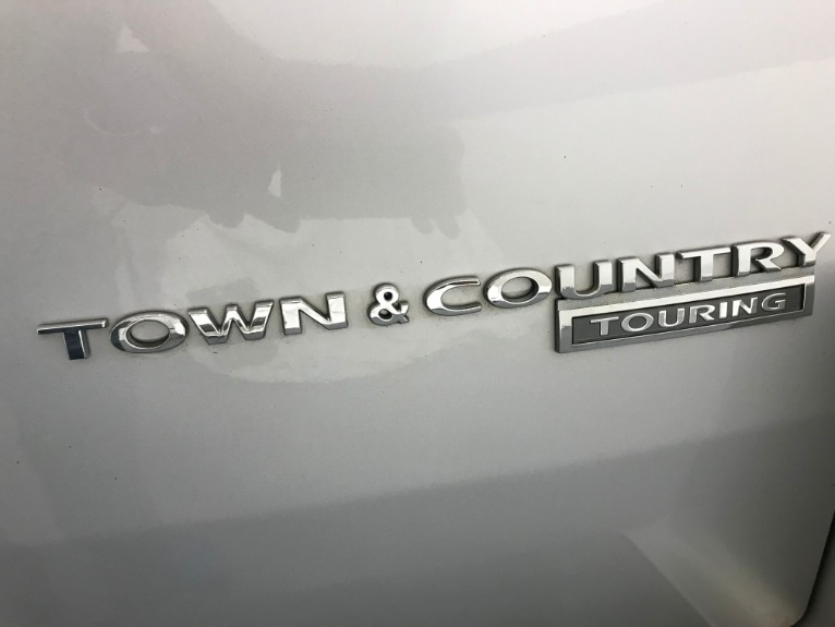 Used-2009-Chrysler-Town-and-Country-Touring