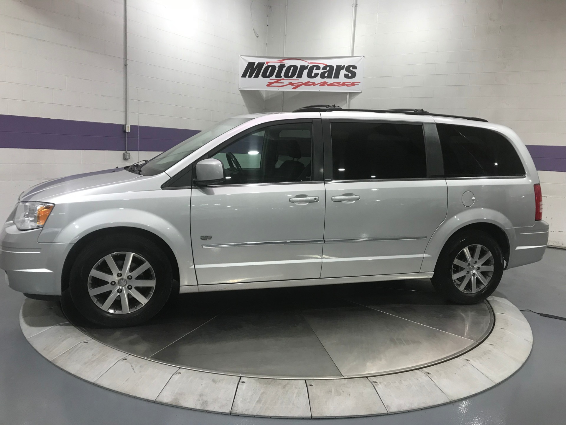 2009 Chrysler Town and Country Touring Stock 24581 for sale near Alsip, IL IL Chrysler Dealer