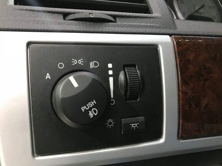 Used-2009-Chrysler-Town-and-Country-Touring