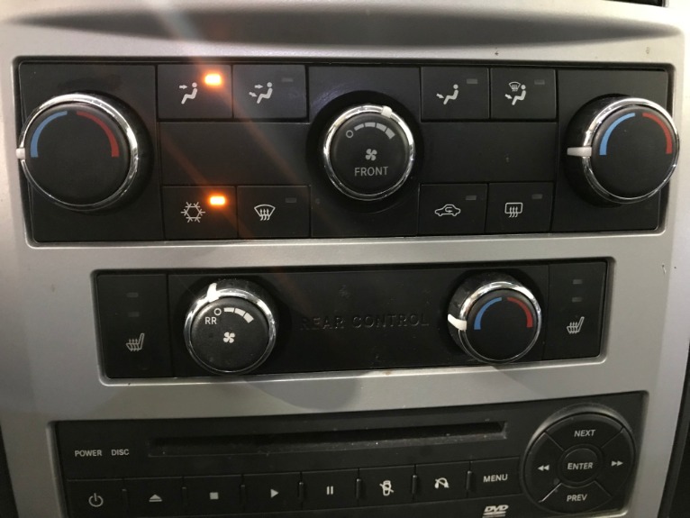 Used-2009-Chrysler-Town-and-Country-Touring