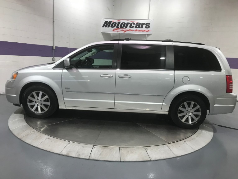 Used-2009-Chrysler-Town-and-Country-Touring