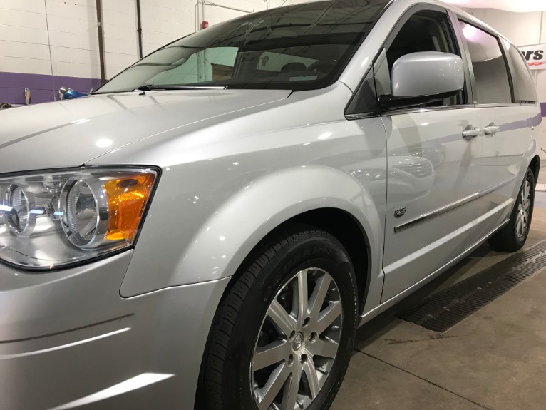 Used-2009-Chrysler-Town-and-Country-Touring