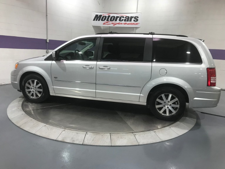 Used-2009-Chrysler-Town-and-Country-Touring