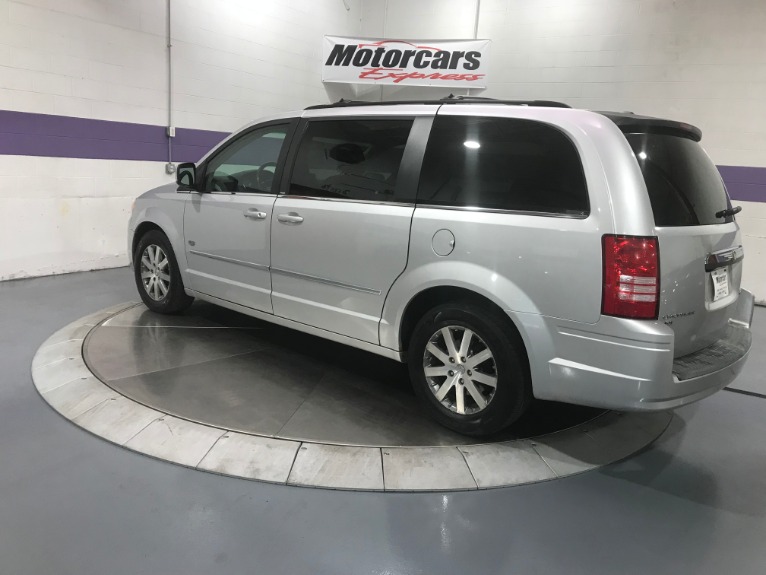 Used-2009-Chrysler-Town-and-Country-Touring