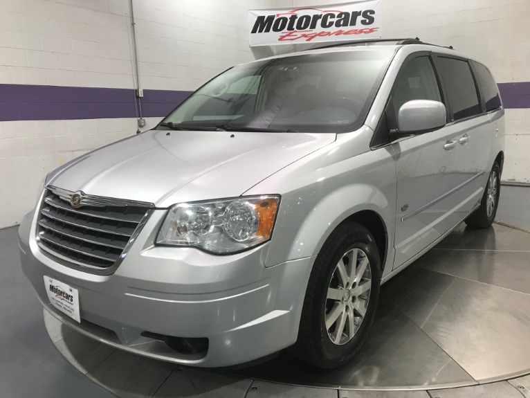 Used-2009-Chrysler-Town-and-Country-Touring
