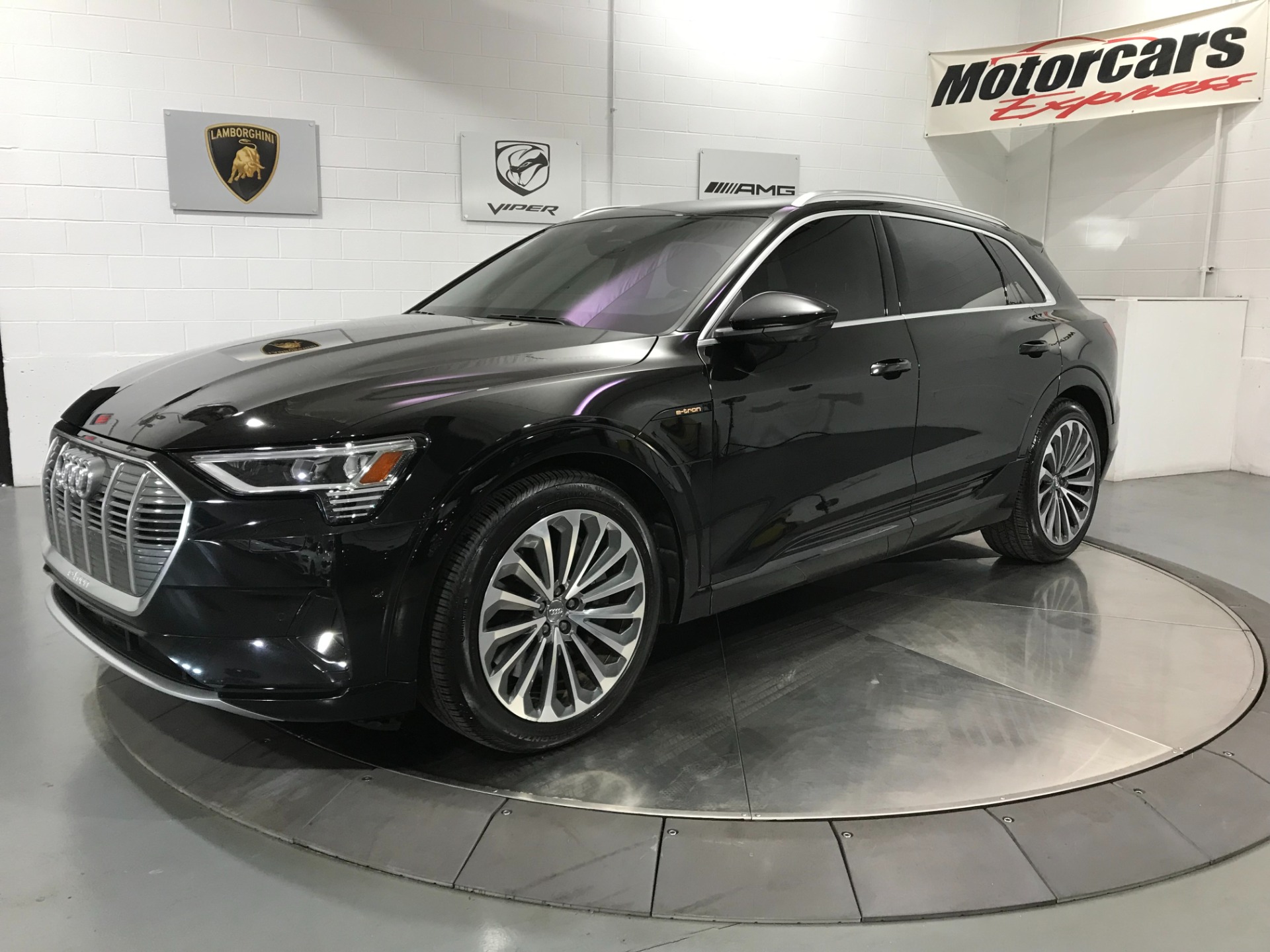 2019 Audi e-tron Prestige's photo