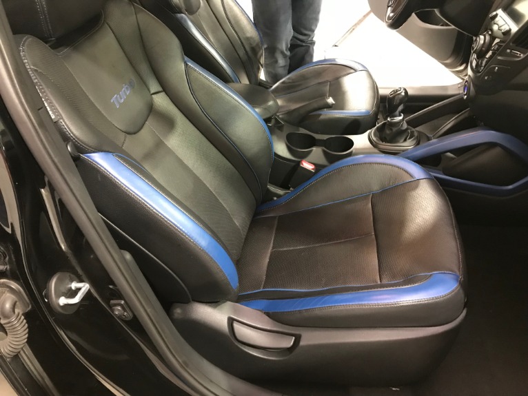 Used-2013-Hyundai-Veloster-Turbo