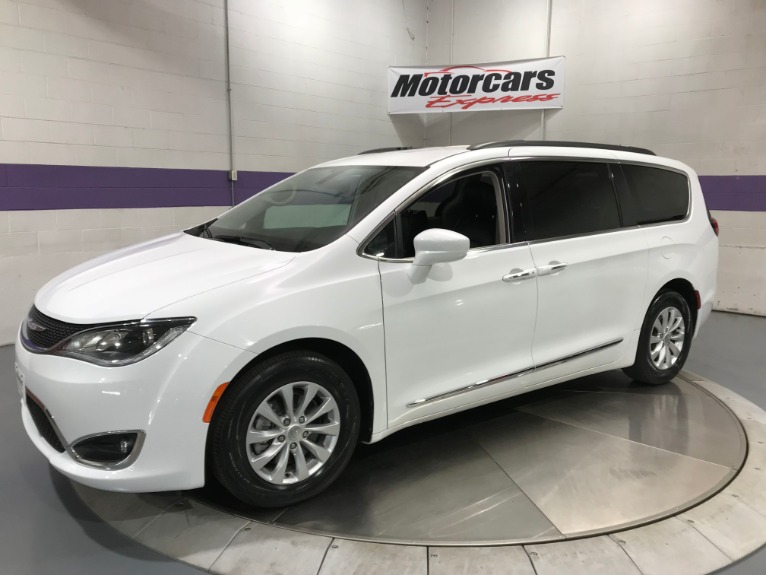 Used-2017-Chrysler-Pacifica-Touring-L
