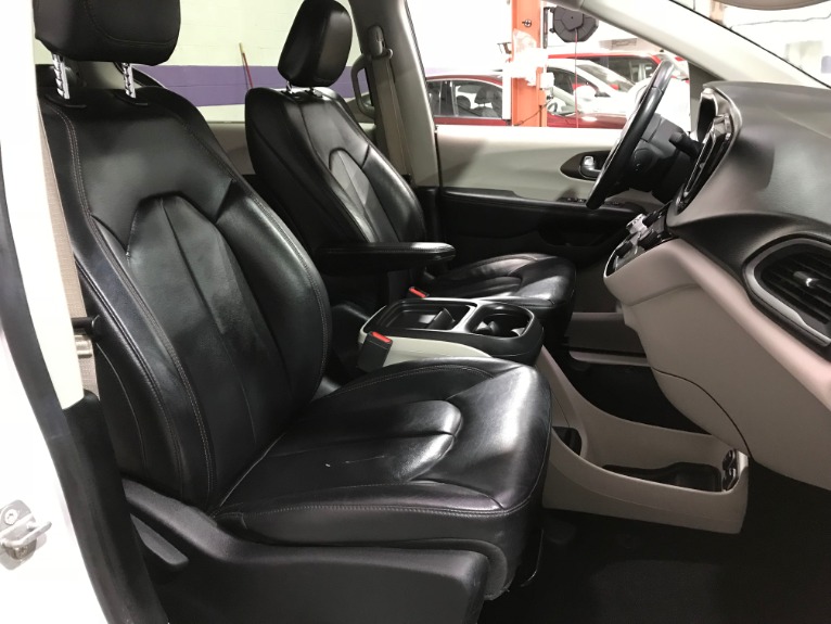 Used-2017-Chrysler-Pacifica-Touring-L