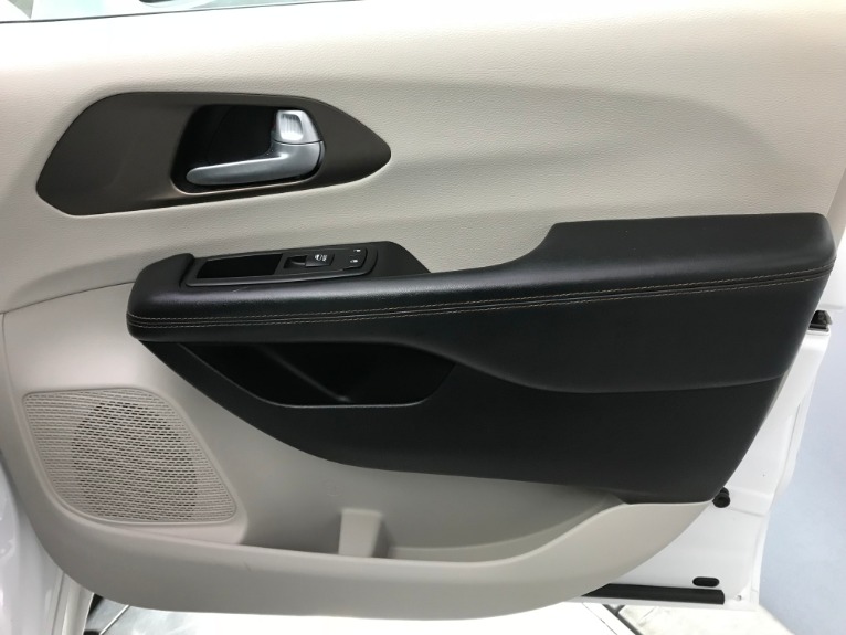 Used-2017-Chrysler-Pacifica-Touring-L