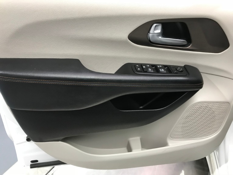 Used-2017-Chrysler-Pacifica-Touring-L