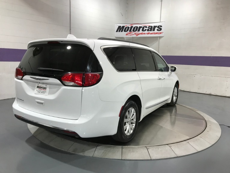 Used-2017-Chrysler-Pacifica-Touring-L