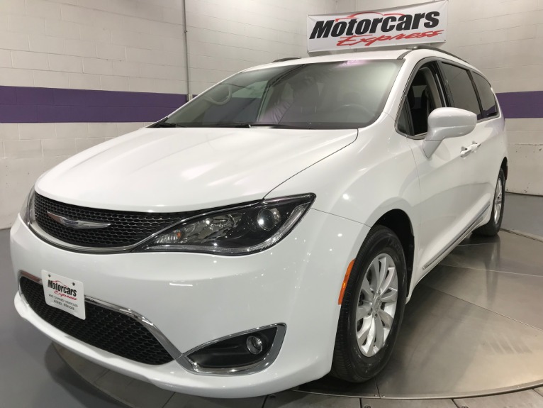 Used-2017-Chrysler-Pacifica-Touring-L