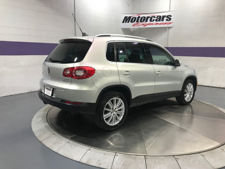 Used-2010-Volkswagen-Tiguan-SE-4Motion