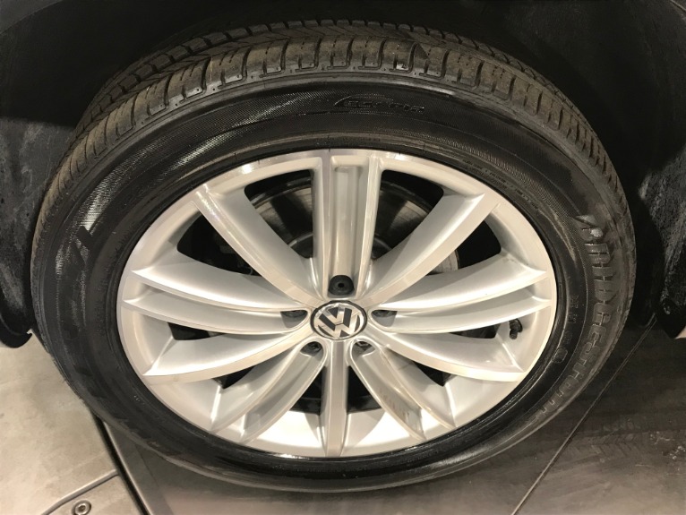 Used-2010-Volkswagen-Tiguan-SE-4Motion