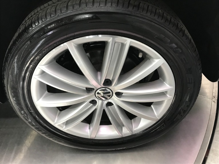 Used-2010-Volkswagen-Tiguan-SE-4Motion