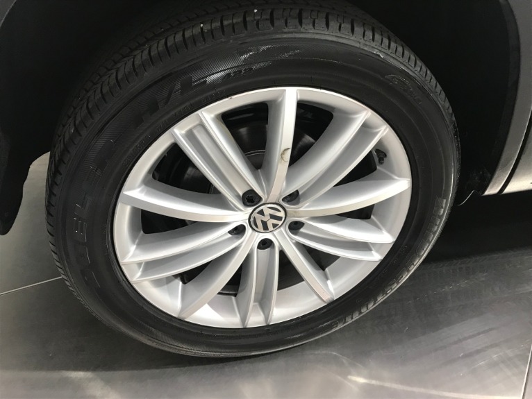 Used-2010-Volkswagen-Tiguan-SE-4Motion
