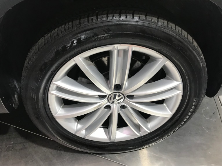 Used-2010-Volkswagen-Tiguan-SE-4Motion