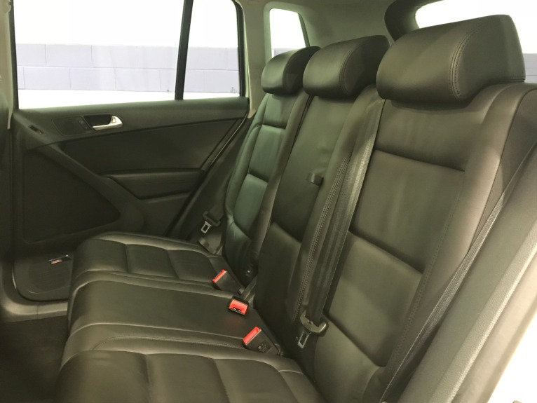 Used-2010-Volkswagen-Tiguan-SE-4Motion