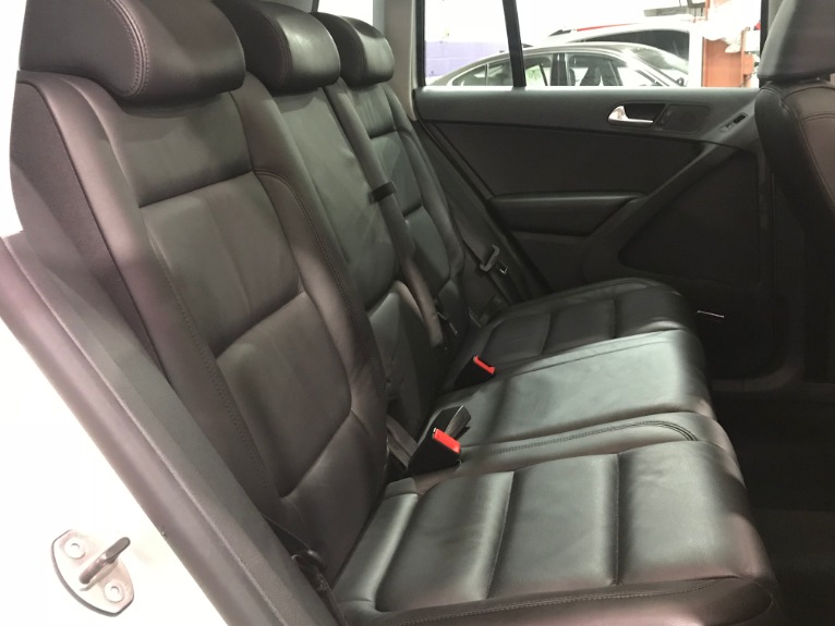 Used-2010-Volkswagen-Tiguan-SE-4Motion