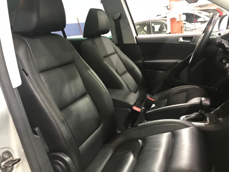 Used-2010-Volkswagen-Tiguan-SE-4Motion