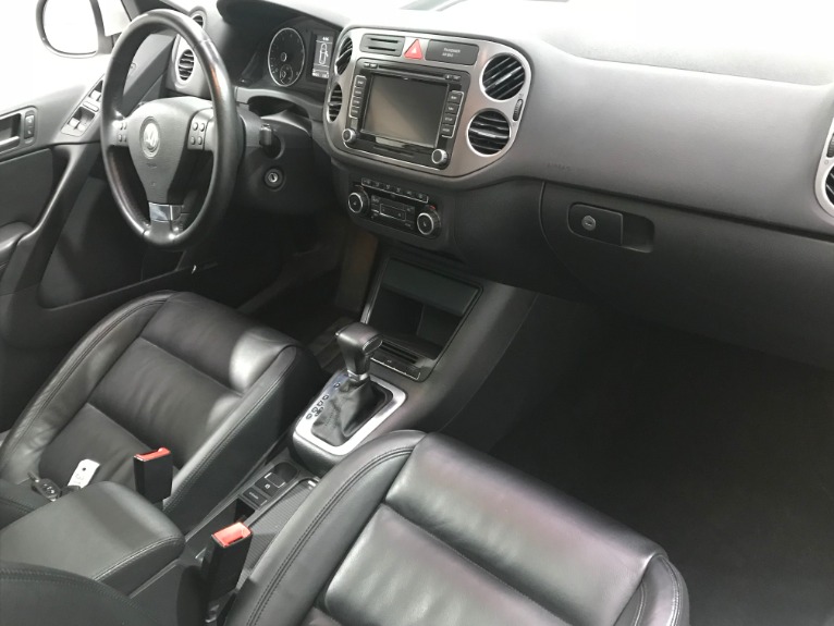 Used-2010-Volkswagen-Tiguan-SE-4Motion