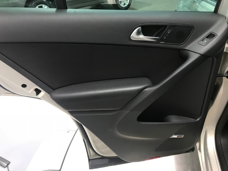 Used-2010-Volkswagen-Tiguan-SE-4Motion