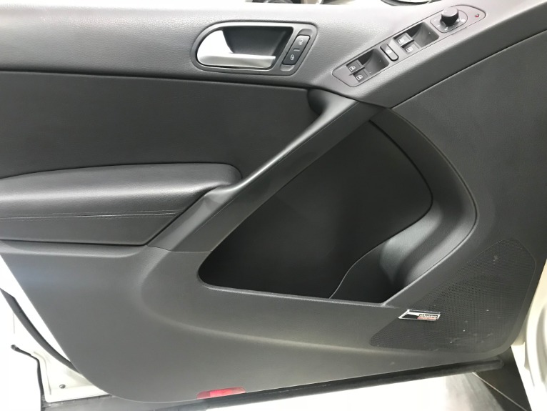 Used-2010-Volkswagen-Tiguan-SE-4Motion