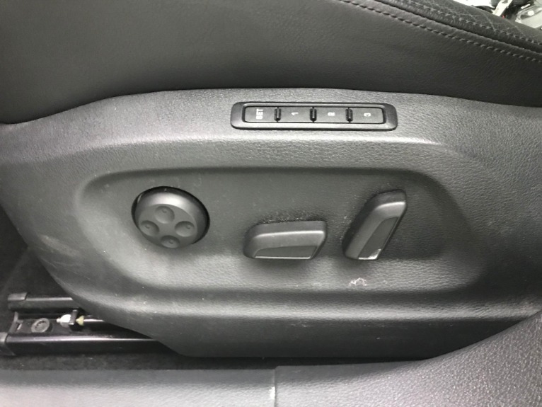 Used-2010-Volkswagen-Tiguan-SE-4Motion