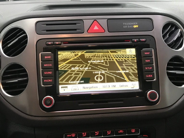 Used-2010-Volkswagen-Tiguan-SE-4Motion