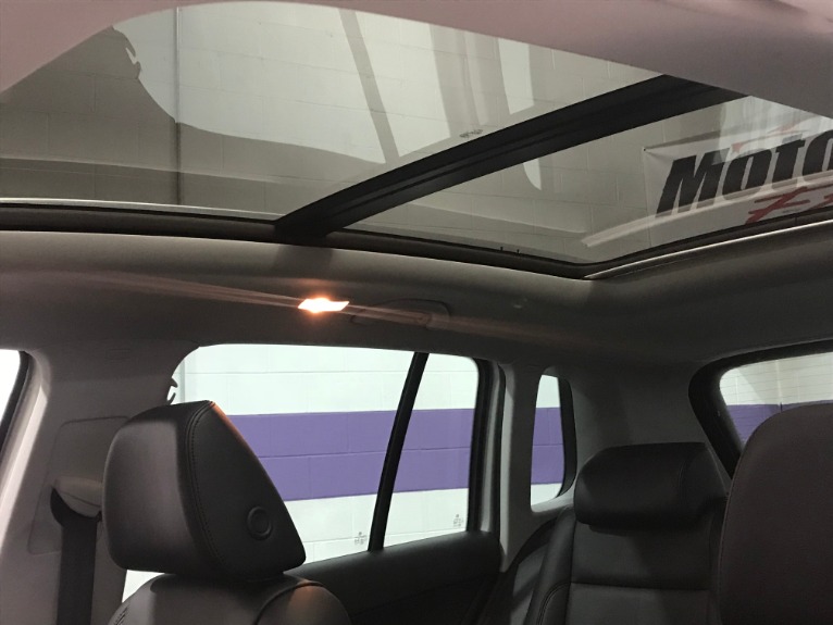 Used-2010-Volkswagen-Tiguan-SE-4Motion