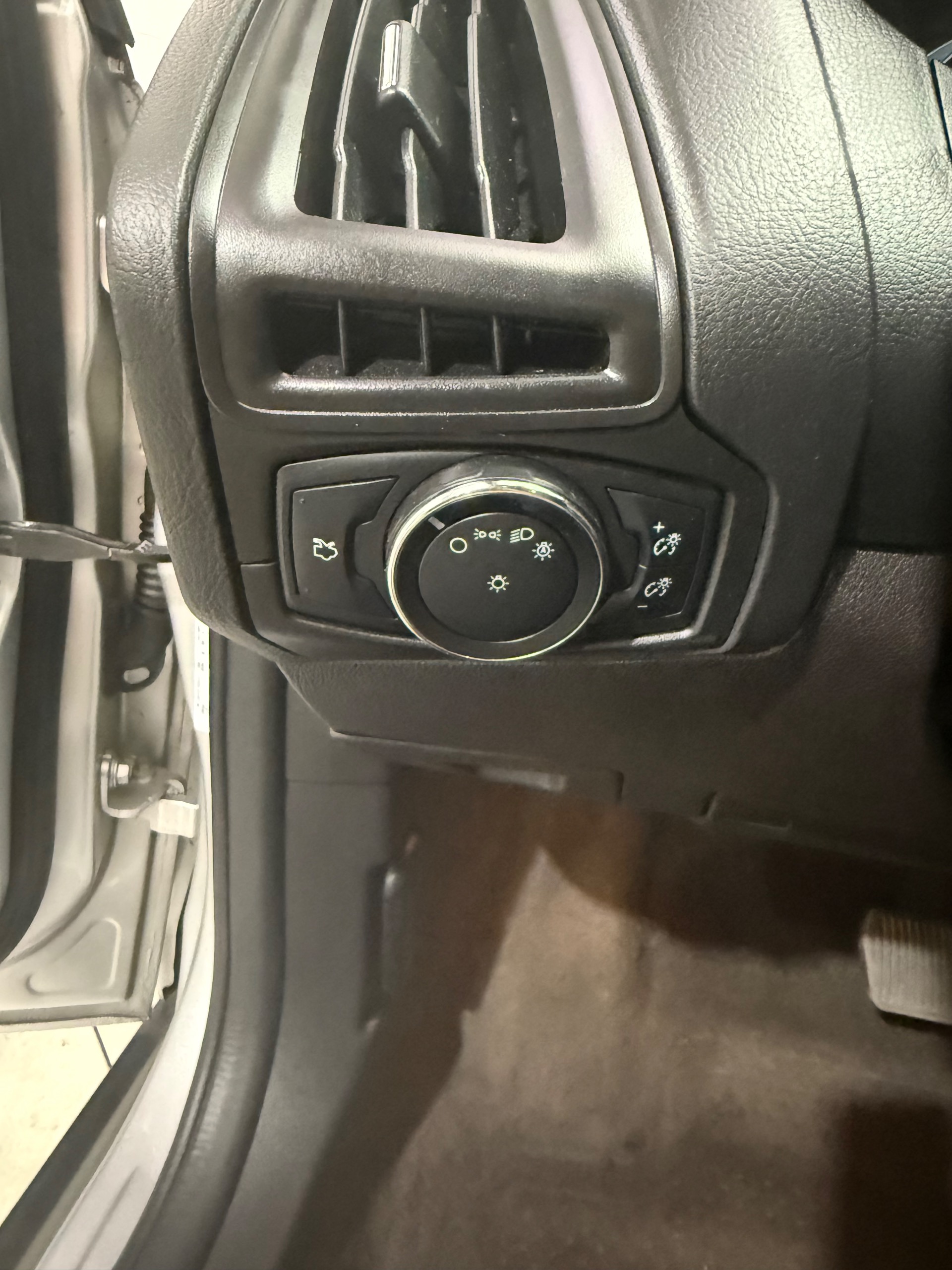 2014 Ford Focus SE - Photo 16