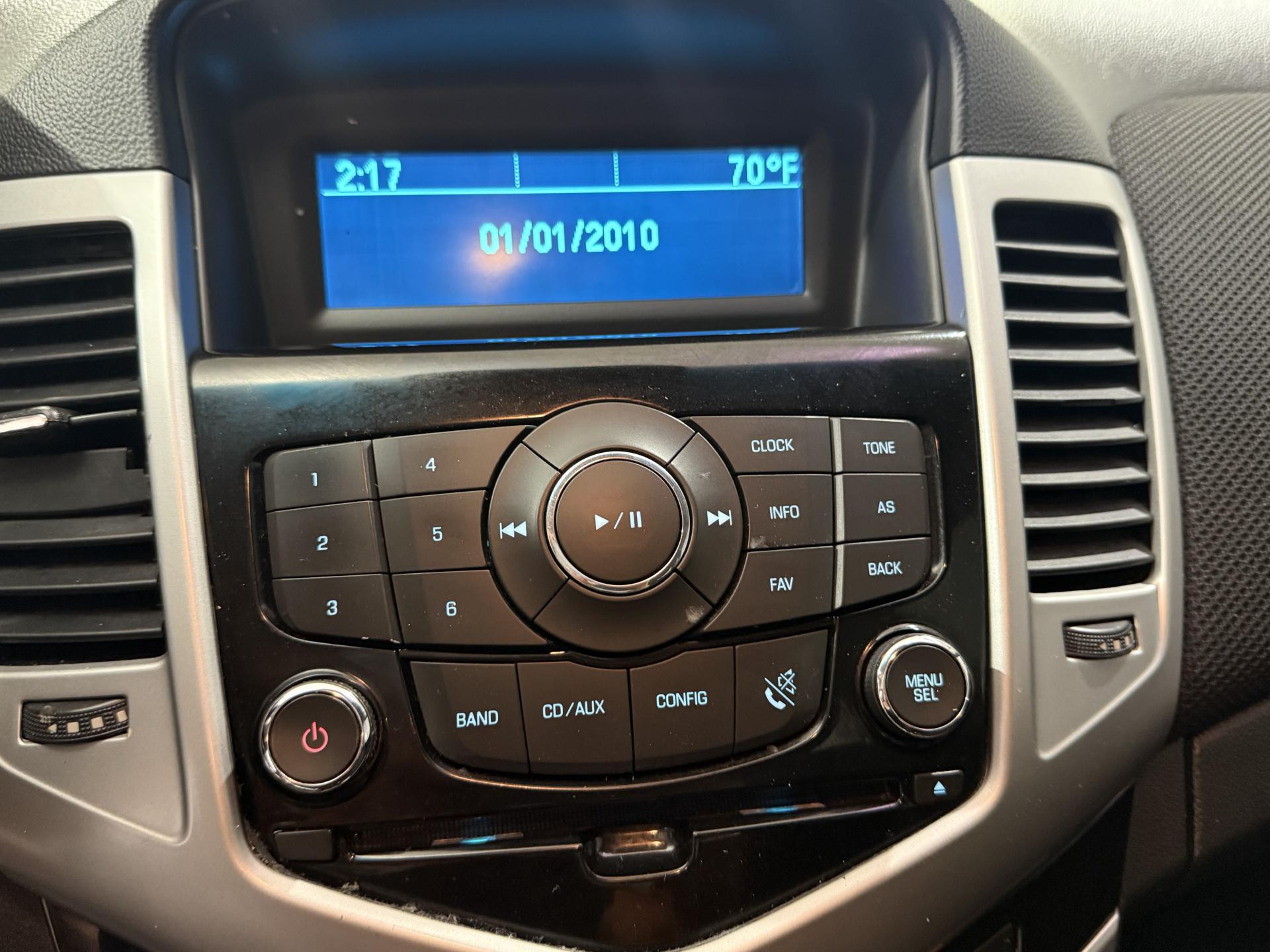 2013 Chevrolet Cruze photo 14