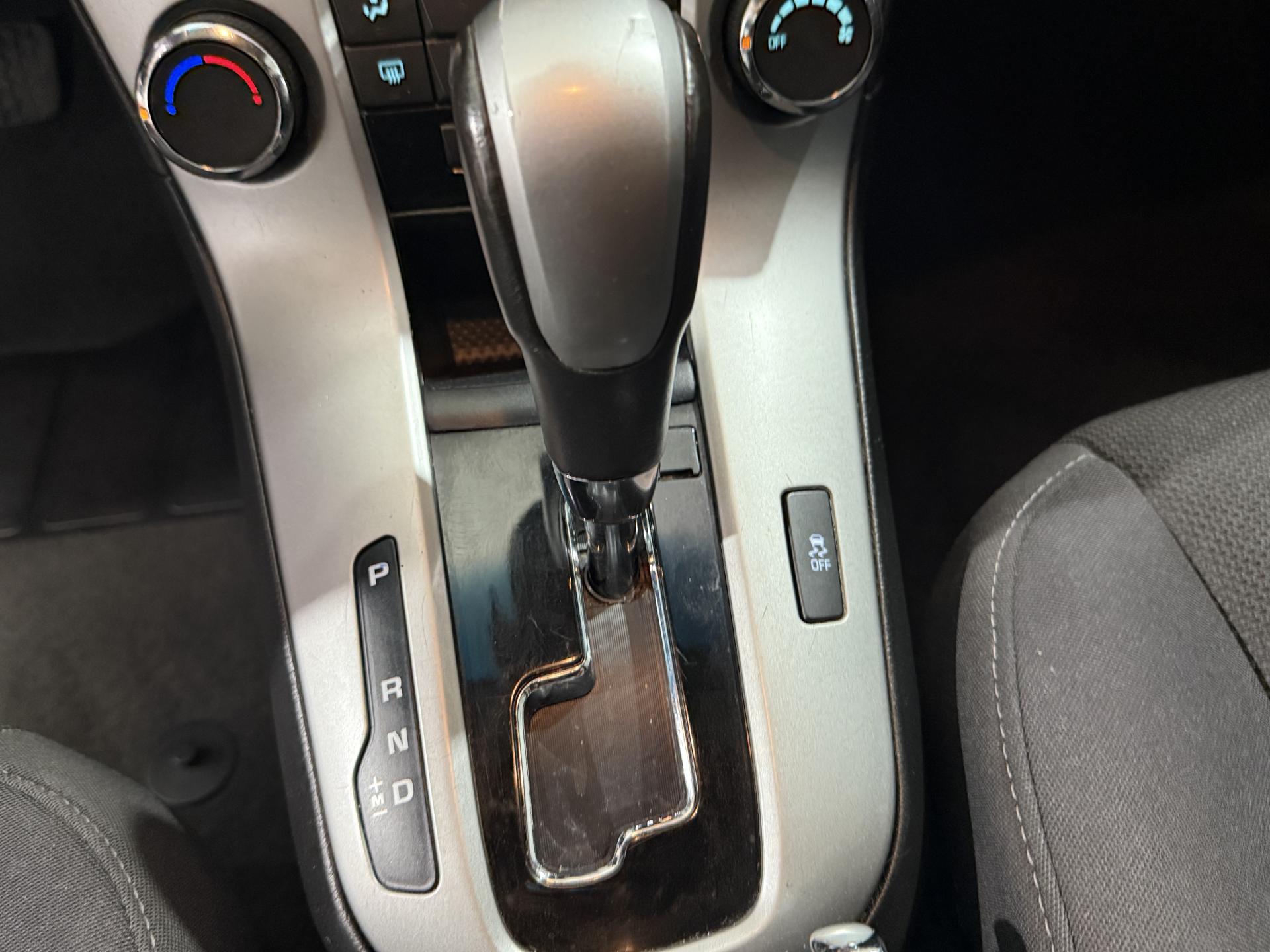 2013 Chevrolet Cruze photo 15