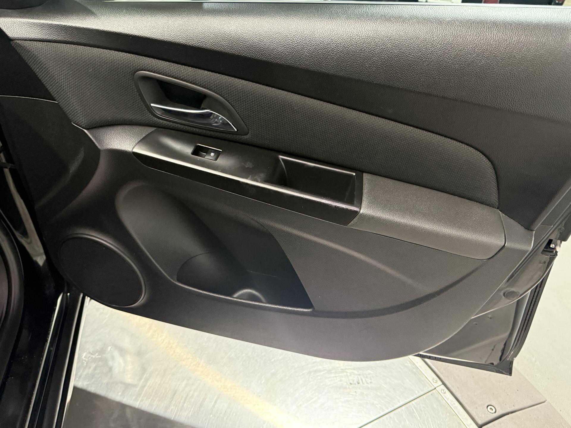 2013 Chevrolet Cruze photo 16