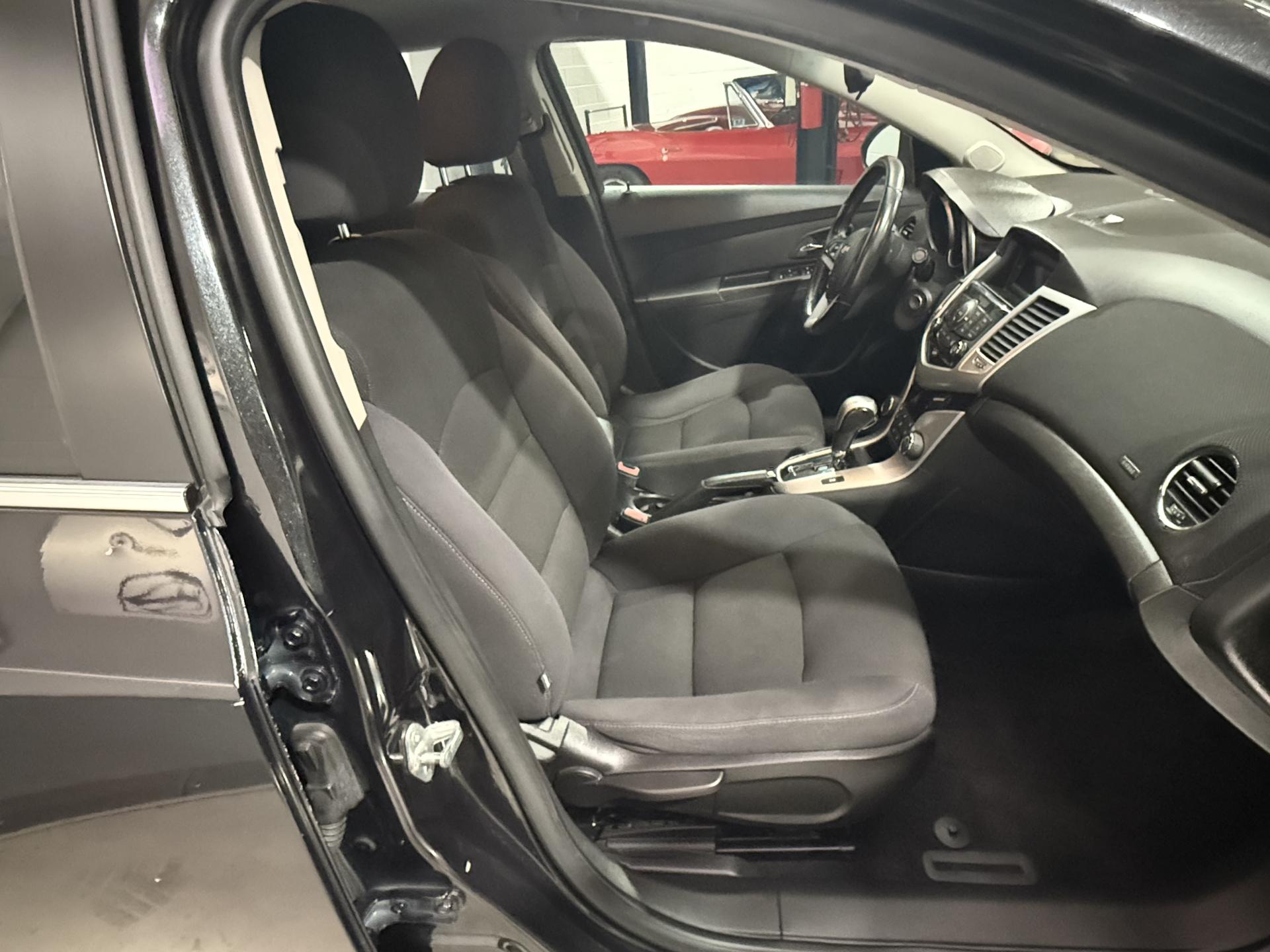 2013 Chevrolet Cruze photo 17