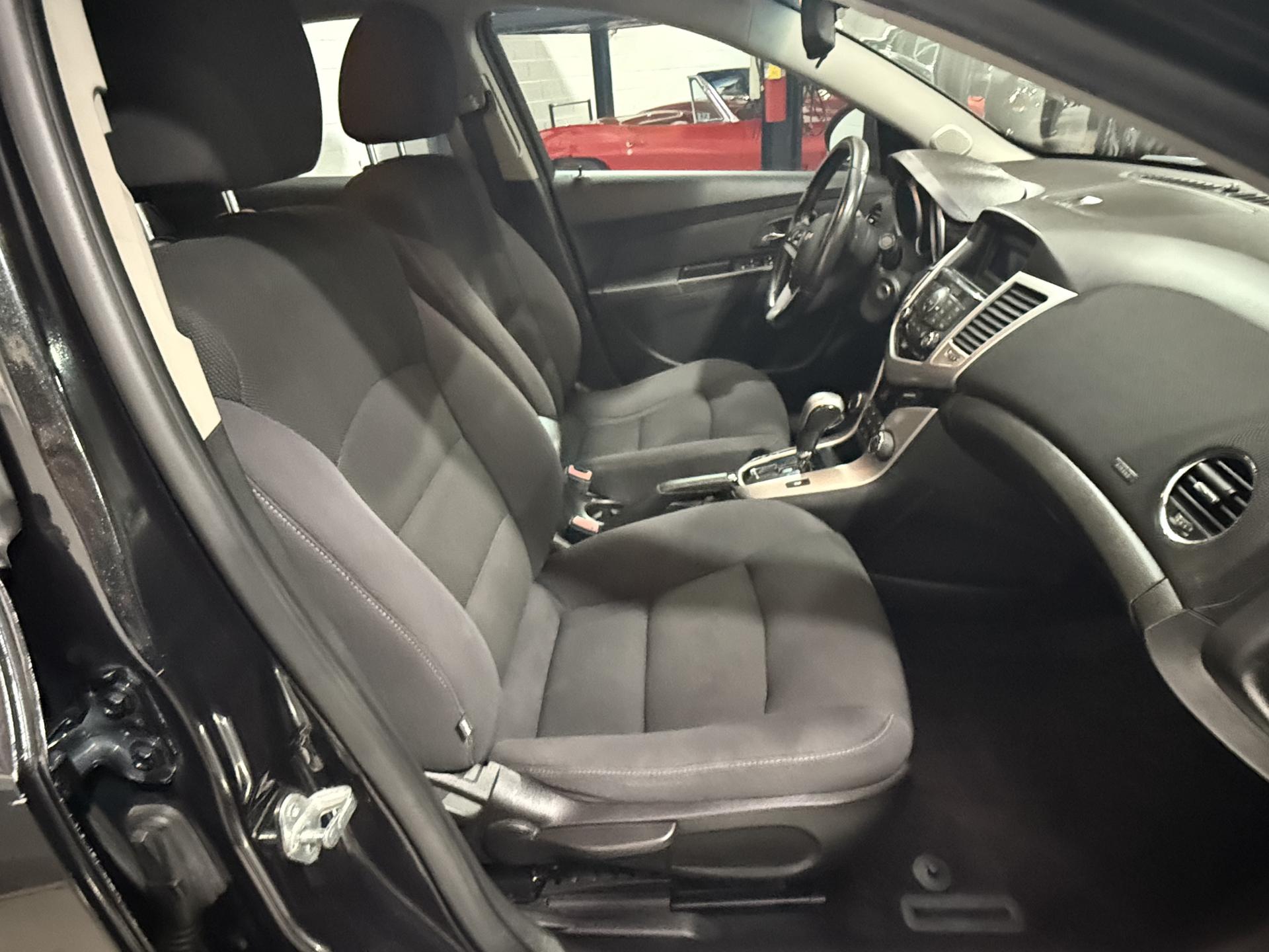 2013 Chevrolet Cruze photo 18