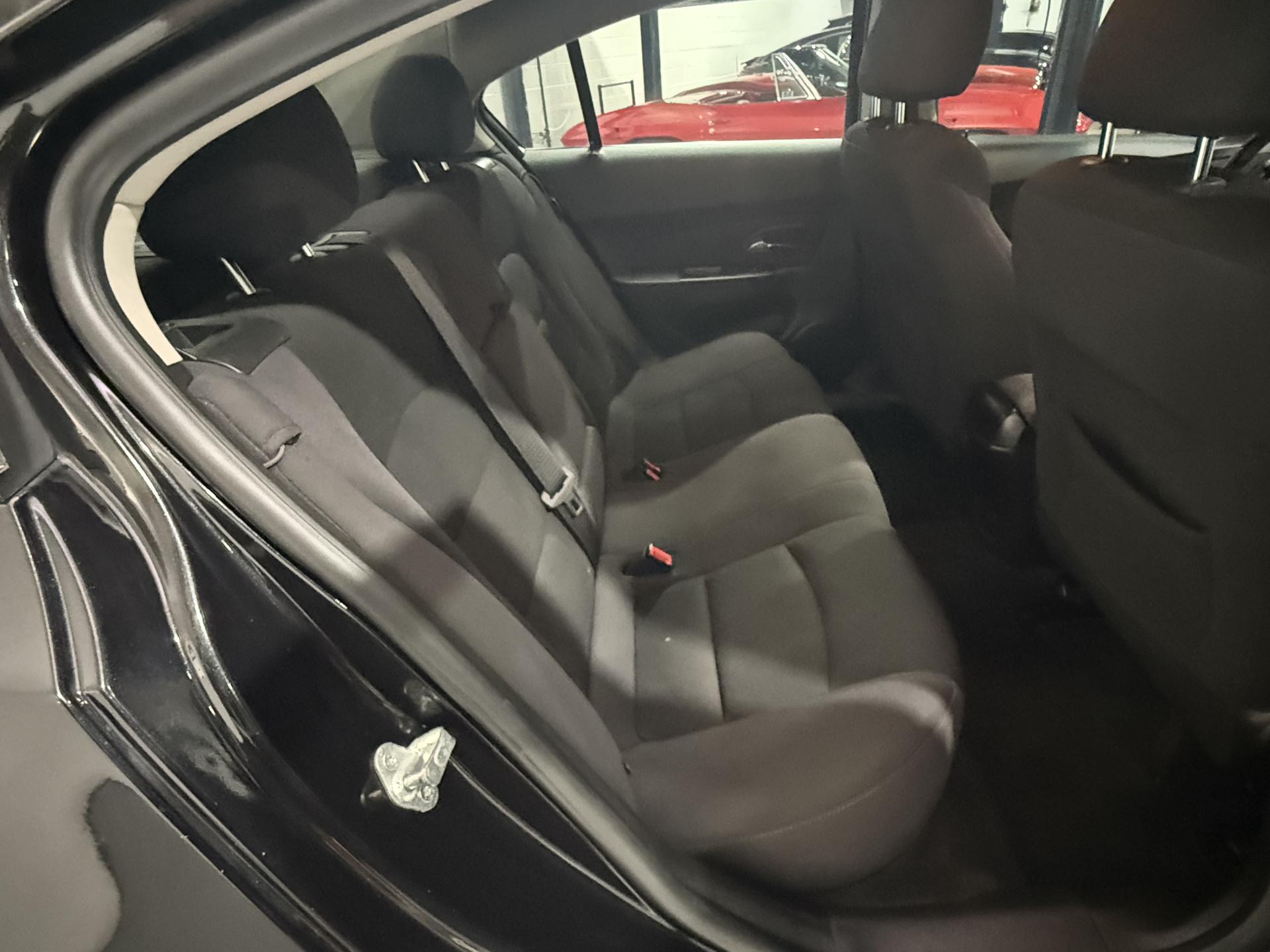 2013 Chevrolet Cruze photo 21